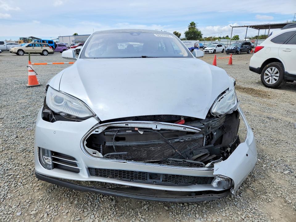 Продажа на аукционе авто 2015 Tesla Model S, vin: 5YJSA1H21FF082302, номер лота: 52237696
