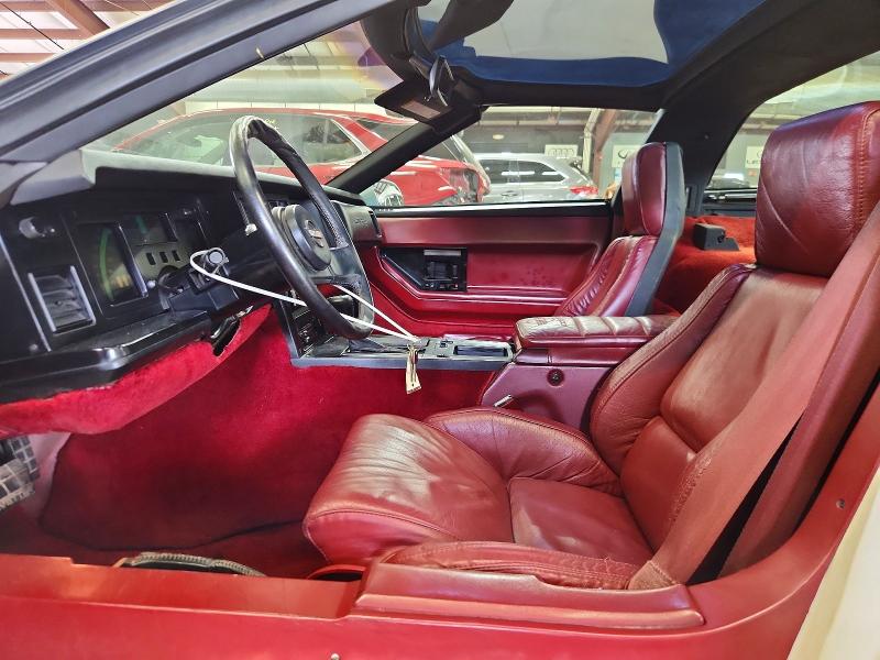 54391486 :رقم المزاد ، 1G1AY0786E5131400 vin ، 1984 Chev Corvette مزاد بيع
