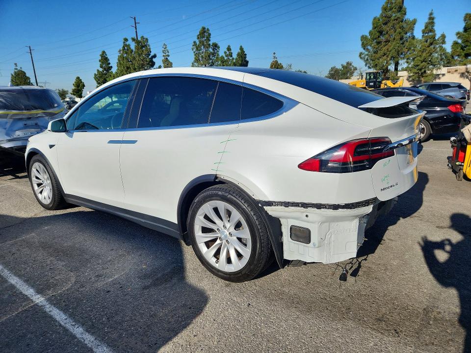 Продажа на аукционе авто 2018 Tesla Model X, vin: 5YJXCDE23JF093588, номер лота: 52248796