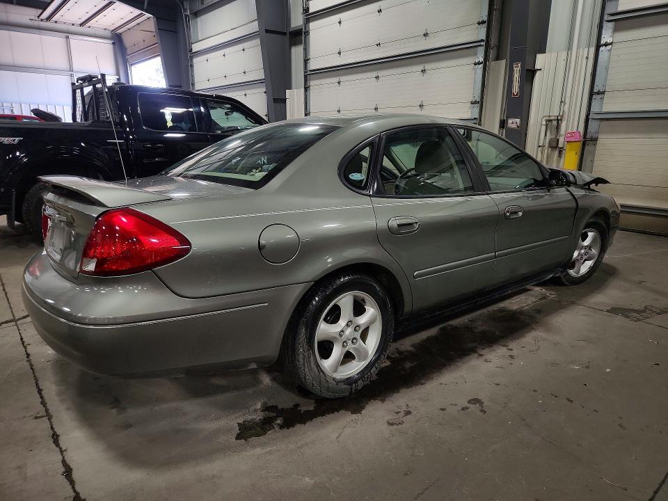 Продажа на аукционе авто 2001 Ford Taurus, vin: 1FAFP55U91G254108, номер лота: 52704766