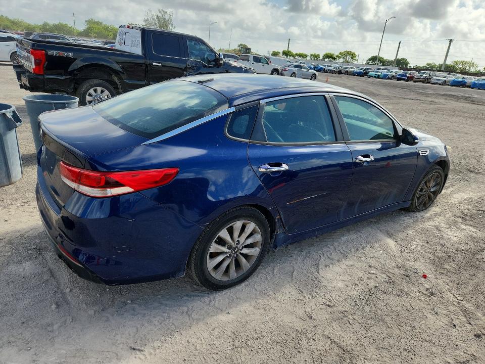2017 Kia Optima მანქანა იყიდება აუქციონზე, vin: 5XXGT4L3XHG140246, აუქციონის ნომერი: 54876126