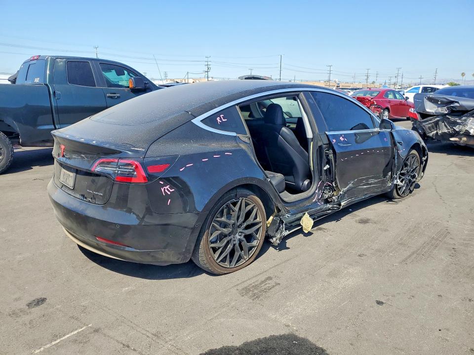 Продажа на аукционе авто 2019 Tesla Model 3, vin: 5YJ3E1EB4KF211995, номер лота: 52525226