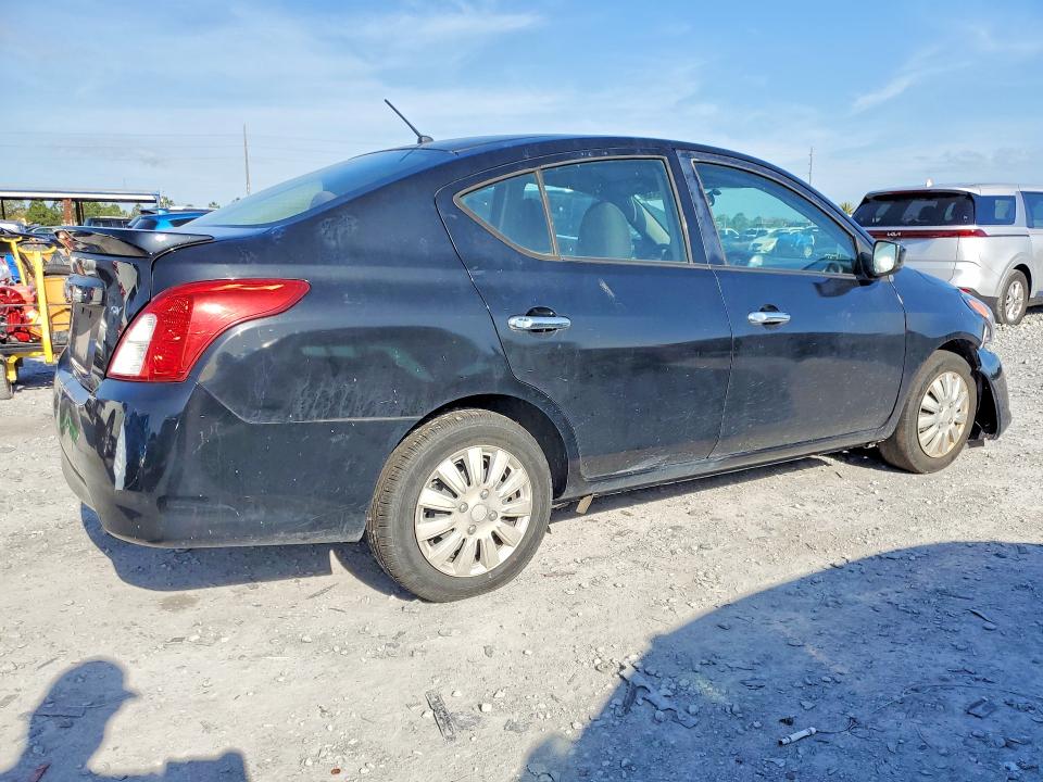 52248556 :رقم المزاد ، 3N1CN7AP5JL863239 vin ، 2018 Nissan Versa مزاد بيع