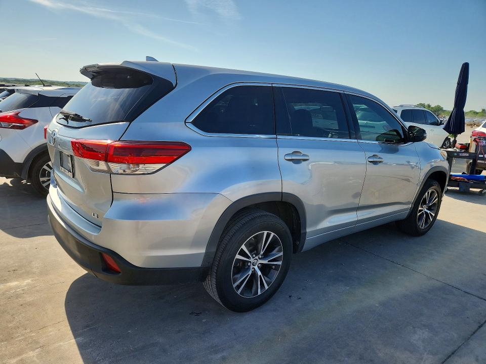 2018 Toyota Highlander მანქანა იყიდება აუქციონზე, vin: 5TDZZRFH2JS251244, აუქციონის ნომერი: 53310656