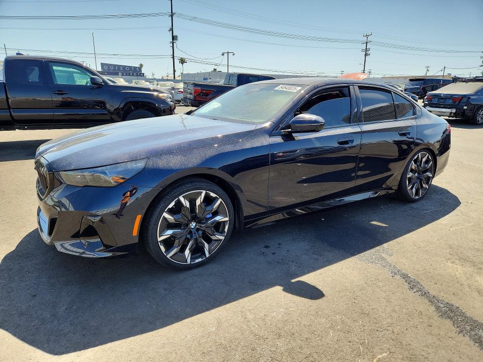 54640026 :رقم المزاد ، WBA43FJ02SCU07083 vin ، 2025 Bmw 530 مزاد بيع