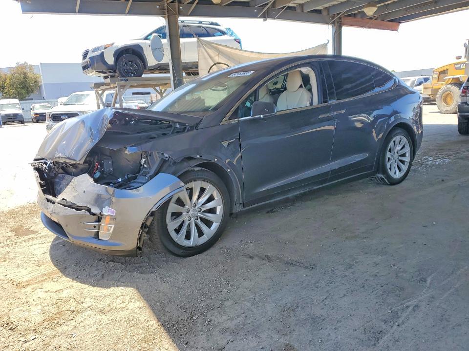 Auction sale of the 2018 Tesla Model X, vin: 5YJXCAE22JF139572, lot number: 54188636