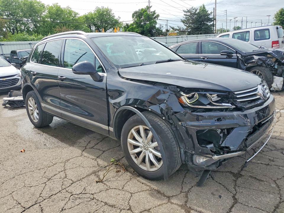 51795246 :رقم المزاد ، WVGEF9BP2FD002722 vin ، 2015 Volkswagen Touareg مزاد بيع