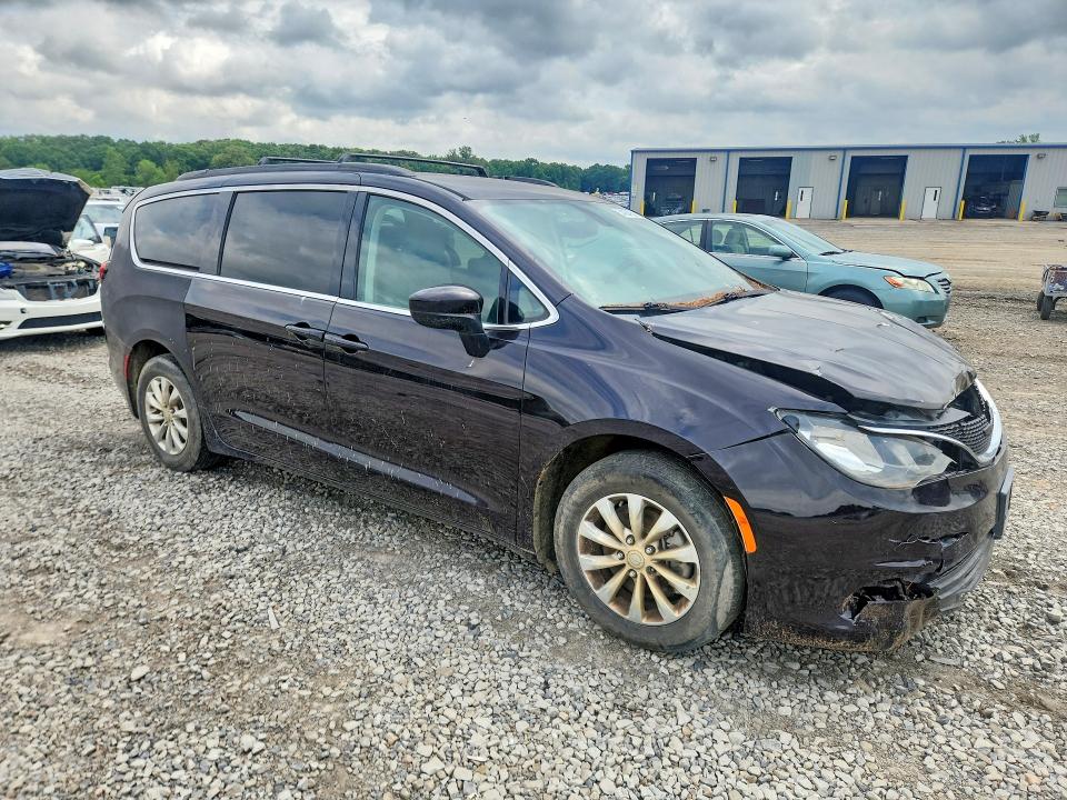 54264956 :رقم المزاد ، 2C4RC1DG8HR642852 vin ، 2017 Chrysler Pacifica مزاد بيع