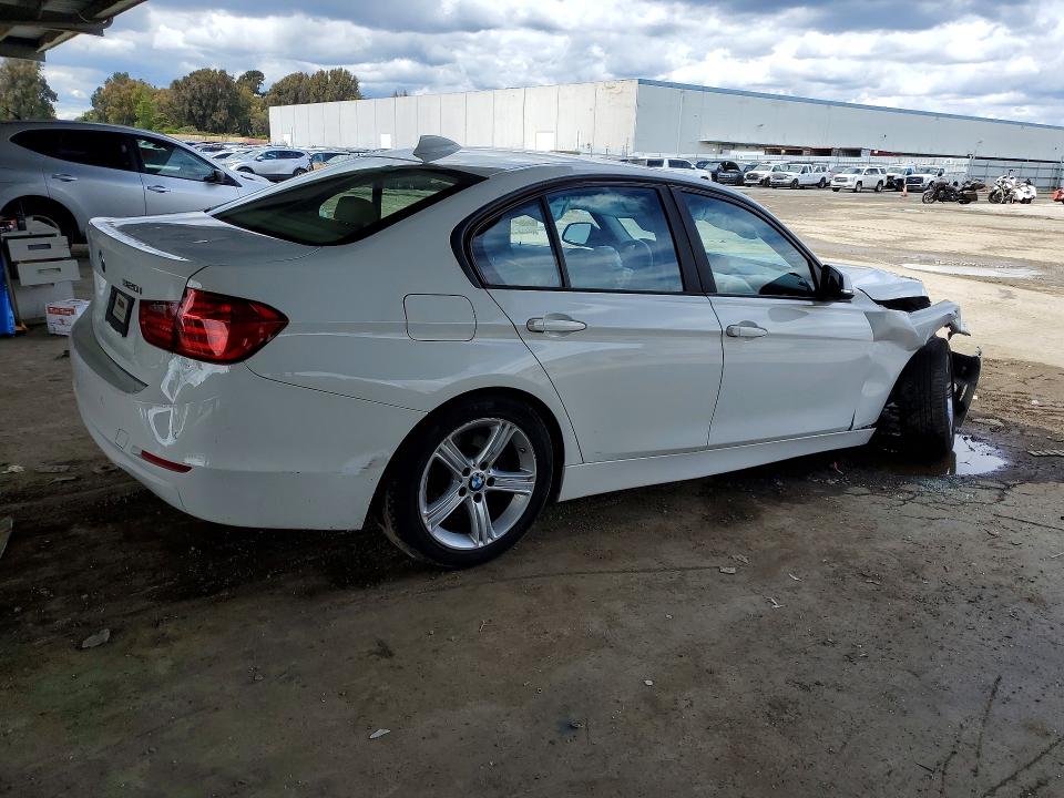 55358296 :رقم المزاد ، WBA3B1C51FK138824 vin ، 2015 Bmw 320 مزاد بيع