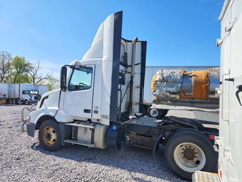 50617886 :رقم المزاد ، 4V4N39TG7JN892475 vin ، 2018 Volvo Vnl مزاد بيع