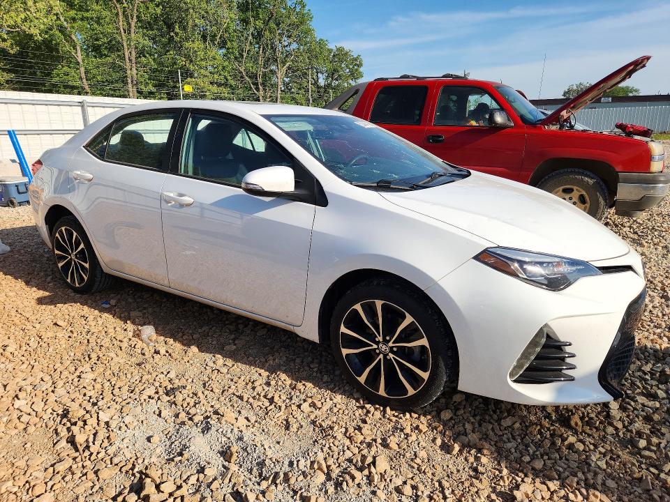 52444186 :رقم المزاد ، 5YFBURHE3HP623308 vin ، 2017 Toyota Corolla مزاد بيع