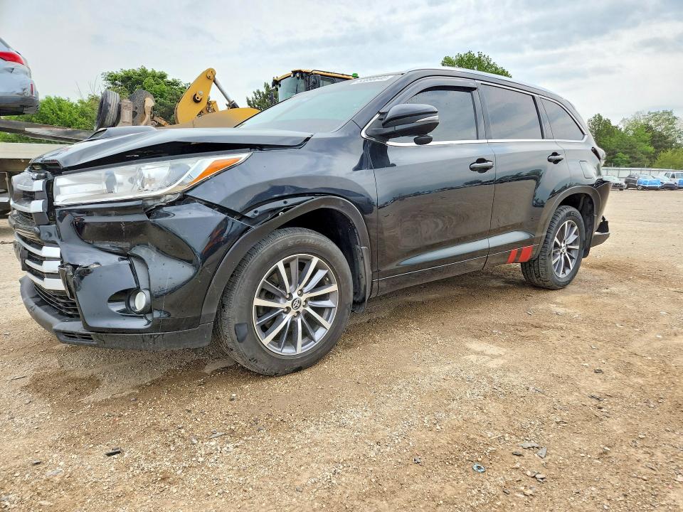 Auction sale of the 2018 Toyota Highlander, vin: 5TDJZRFH9JS887267, lot number: 52890646