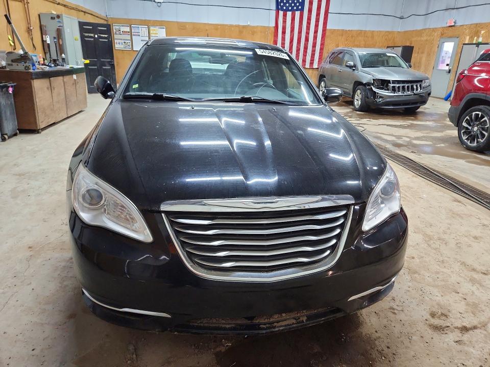 2011 Chrysler 200 მანქანა იყიდება აუქციონზე, vin: 1C3BC1FB4BN602327, აუქციონის ნომერი: 54582026