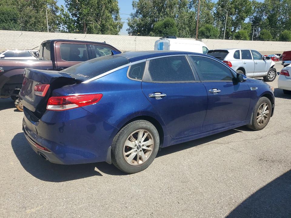2017 Kia Optima მანქანა იყიდება აუქციონზე, vin: 5XXGT4L32HG125739, აუქციონის ნომერი: 52041366