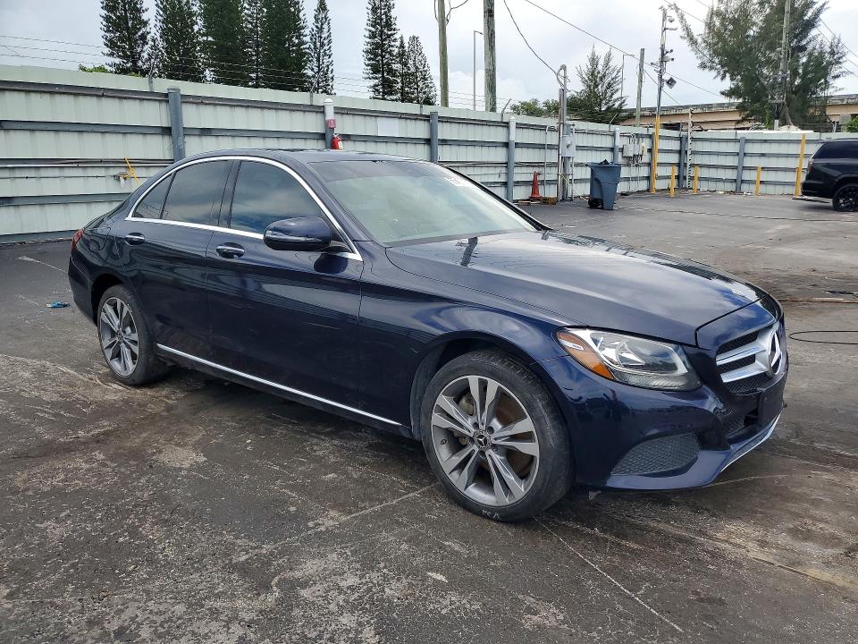55407776 :رقم المزاد ، 55SWF4KB8JU242678 vin ، 2018 Mercedes-benz C مزاد بيع