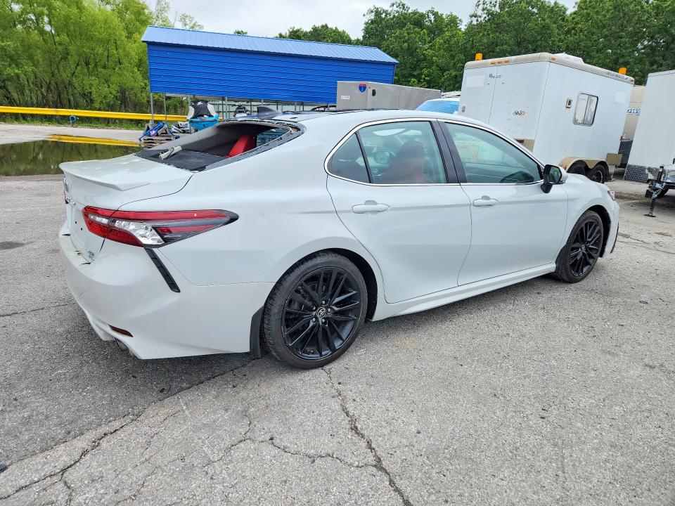 2022 Toyota Camry მანქანა იყიდება აუქციონზე, vin: 4T1K61BK4NU051721, აუქციონის ნომერი: 52169176