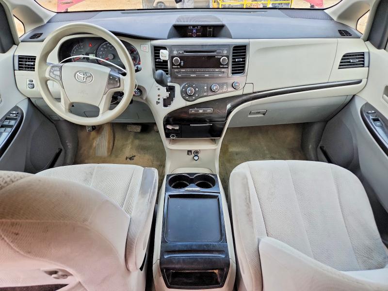 52013526 :رقم المزاد ، 5TDKK3DCXBS142042 vin ، 2011 Toyota Sienna مزاد بيع