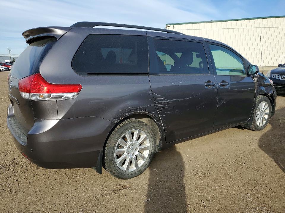 52357876 :رقم المزاد ، 5TDDK3DC9ES074152 vin ، 2014 Toyota Sienna مزاد بيع