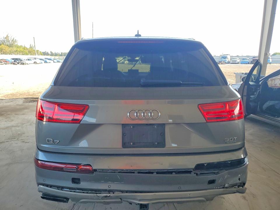 2017 Audi Q7 მანქანა იყიდება აუქციონზე, vin: WA1LAAF7XHD005306, აუქციონის ნომერი: 52013306