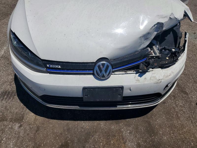 53119056 :رقم المزاد ، WVWKR7AU8HW950561 vin ، 2017 Volkswagen E-golf مزاد بيع
