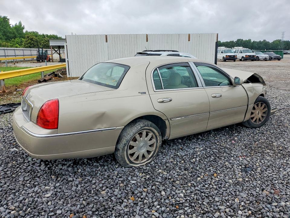 2009 Lincoln Town Car მანქანა იყიდება აუქციონზე, vin: 2LNHM82V39X635576, აუქციონის ნომერი: 54384706