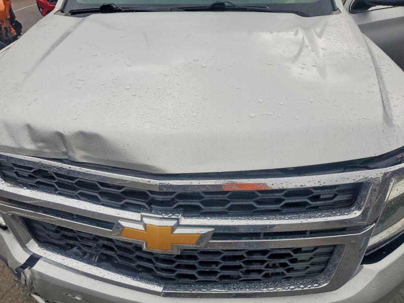 55256756 :رقم المزاد ، 1GNSKHKCXHR374994 vin ، 2017 Chevrolet Suburban مزاد بيع