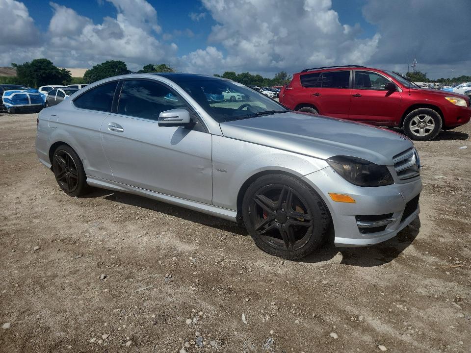 2012 Mercedes-benz C მანქანა იყიდება აუქციონზე, vin: WDDGJ4HB0CF765726, აუქციონის ნომერი: 53789276