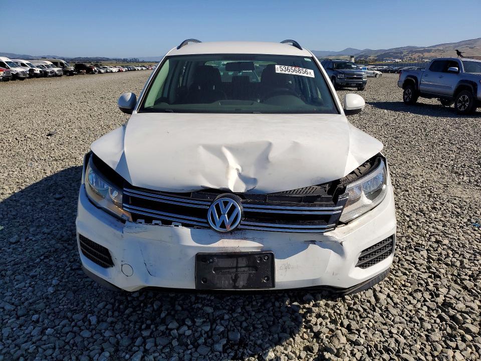 53656856 :رقم المزاد ، WVGAV7AX3HK042796 vin ، 2017 Volkswagen Tiguan مزاد بيع