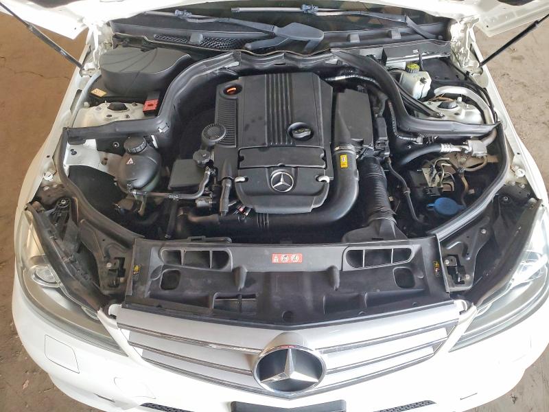 Продажа на аукционе авто 2013 Mercedes-benz C, vin: WDDGF4HB5DR271380, номер лота: 52100276