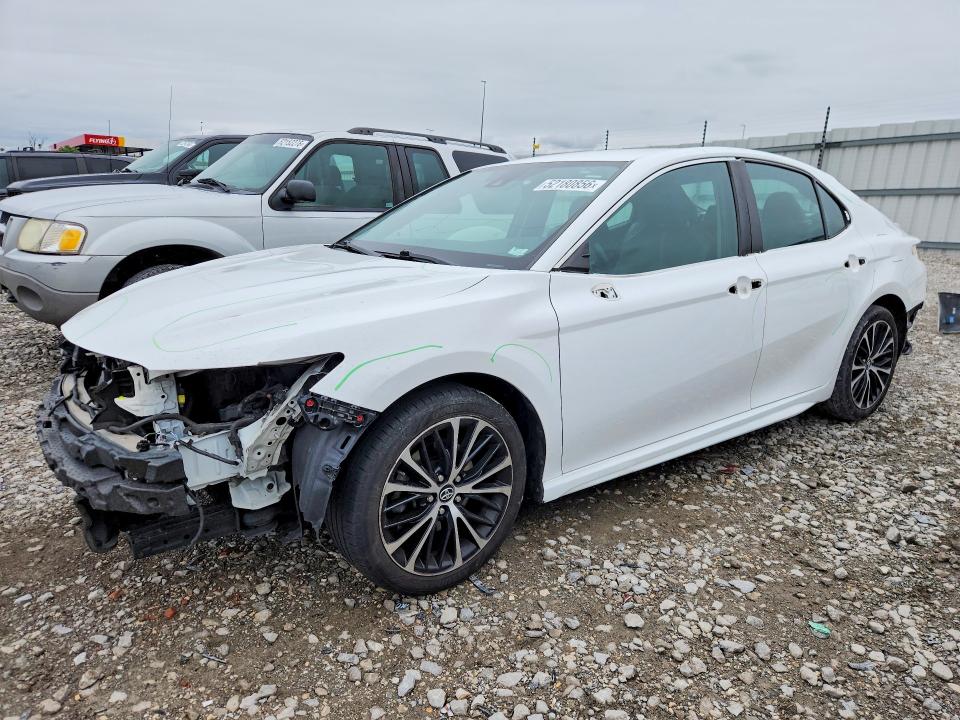 52180856 :رقم المزاد ، 4T1B11HK0JU159477 vin ، 2018 Toyota Camry مزاد بيع
