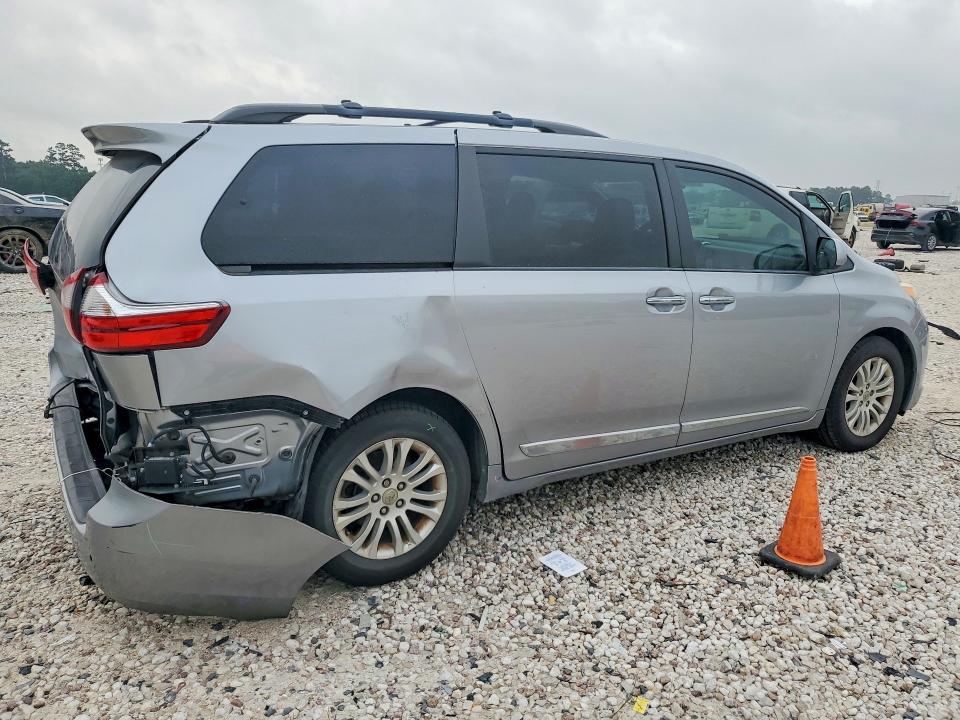 2017 Toyota Sienna მანქანა იყიდება აუქციონზე, vin: 5TDYZ3DC2HS883672, აუქციონის ნომერი: 52140376