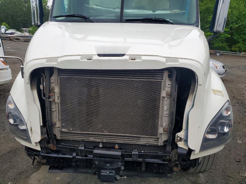 48526046 :رقم المزاد ، 3AKBGADV1JDJU2441 vin ، 2018 Freigliner Cascadia 113 مزاد بيع