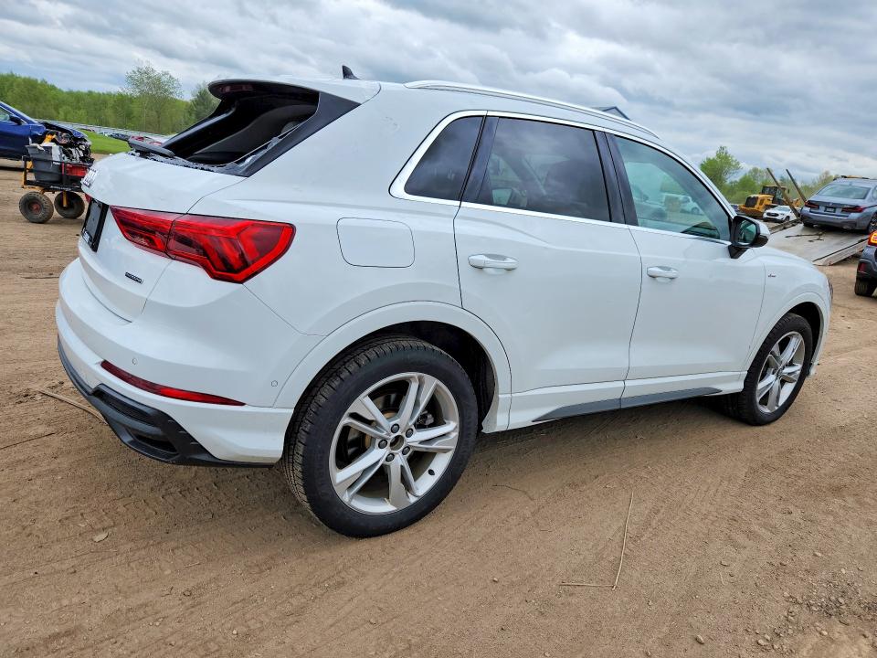 51372666 :رقم المزاد ، WA1EECF3XM1002519 vin ، 2021 Audi Q3 مزاد بيع