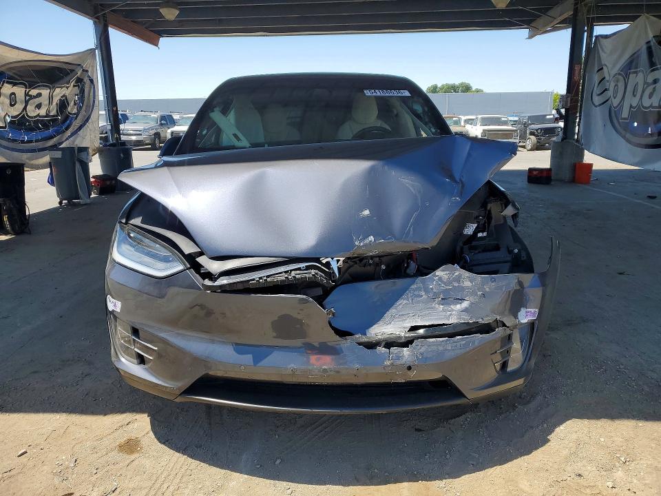 54188636 :رقم المزاد ، 5YJXCAE22JF139572 vin ، 2018 Tesla Model X مزاد بيع