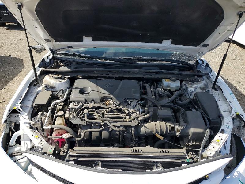54480706 :رقم المزاد ، 4T1B31HK1JU501173 vin ، 2018 Toyota Camry مزاد بيع