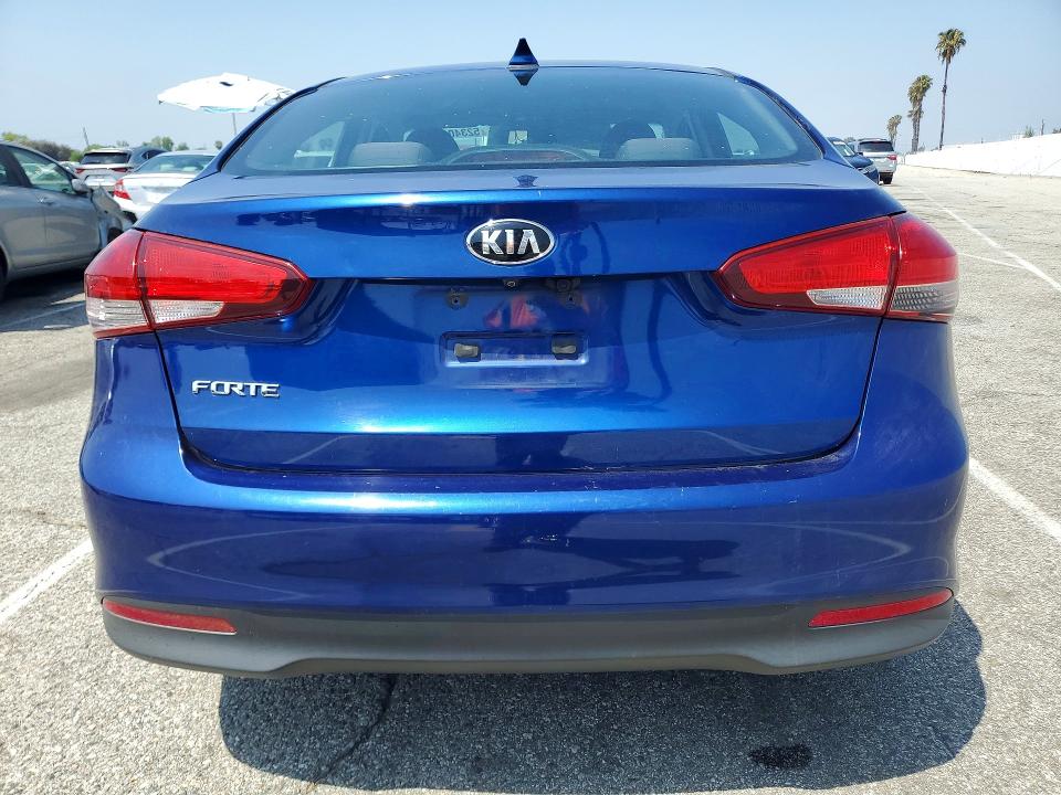 52340646 :رقم المزاد ، 3KPFL4A76JE232423 vin ، 2018 Kia Forte مزاد بيع