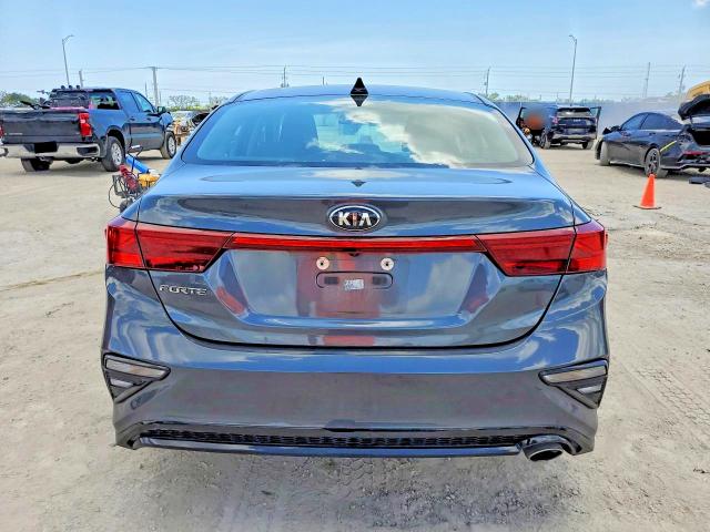52012476 :رقم المزاد ، 3KPF24AD4ME276790 vin ، 2021 Kia Forte مزاد بيع