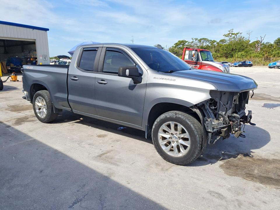 52557516 :رقم المزاد ، 1GCRYDED0LZ136308 vin ، 2020 Chevrolet Silverado مزاد بيع