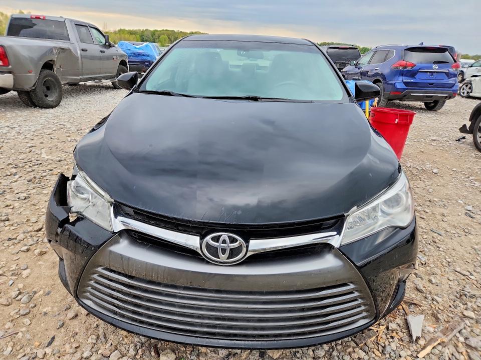 53062526 :رقم المزاد ، 4T1BF1FK8HU283785 vin ، 2017 Toyota Camry مزاد بيع