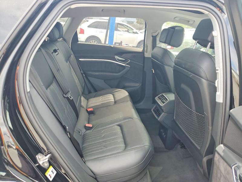 Продажа на аукционе авто 2019 Audi E-tron, vin: WA1VABGE2KB008490, номер лота: 52086556