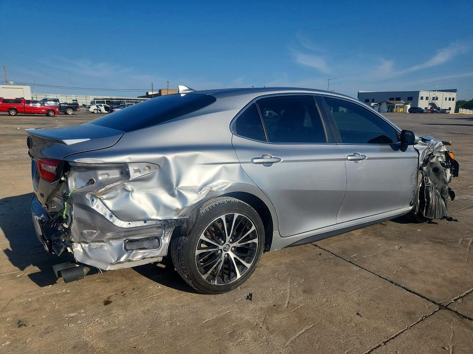 55520616 :رقم المزاد ، 4T1G11AK2LU333536 vin ، 2020 Toyota Camry مزاد بيع
