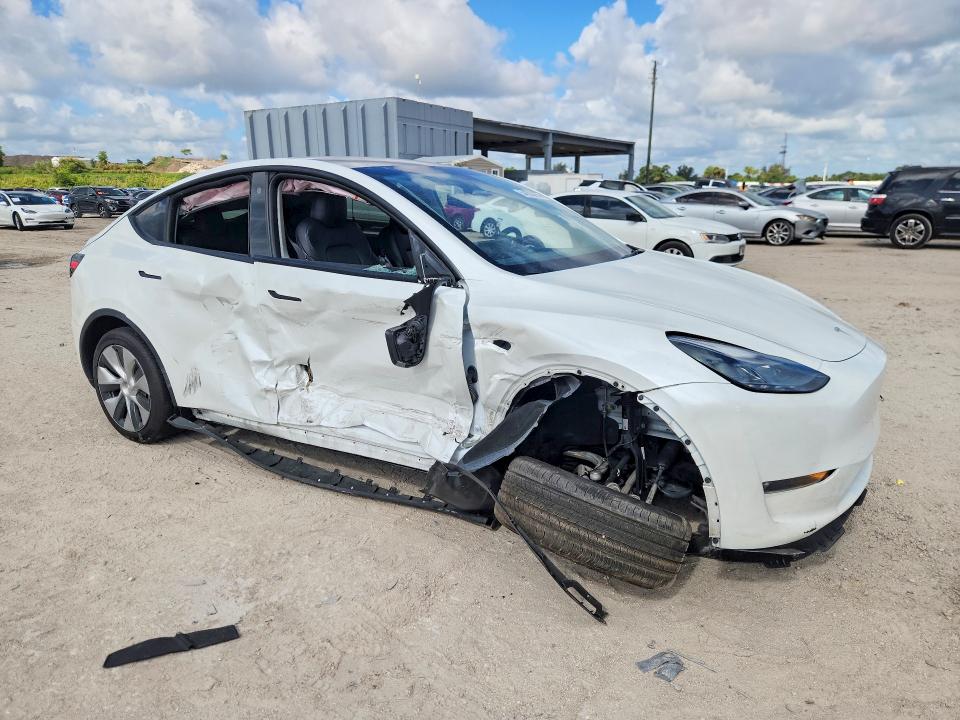 Продажа на аукционе авто 2023 Tesla Model Y, vin: 7SAYGAEE2PF752869, номер лота: 54003656