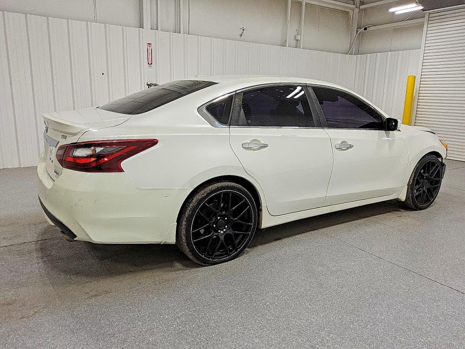 Продажа на аукционе авто 2018 Nissan Altima, vin: 1N4AL3AP4JC220711, номер лота: 52927496