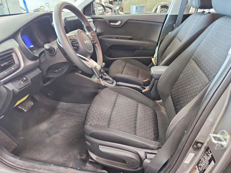 52013326 :رقم المزاد ، 3KPA24AD2NE480323 vin ، 2022 Kia Rio مزاد بيع