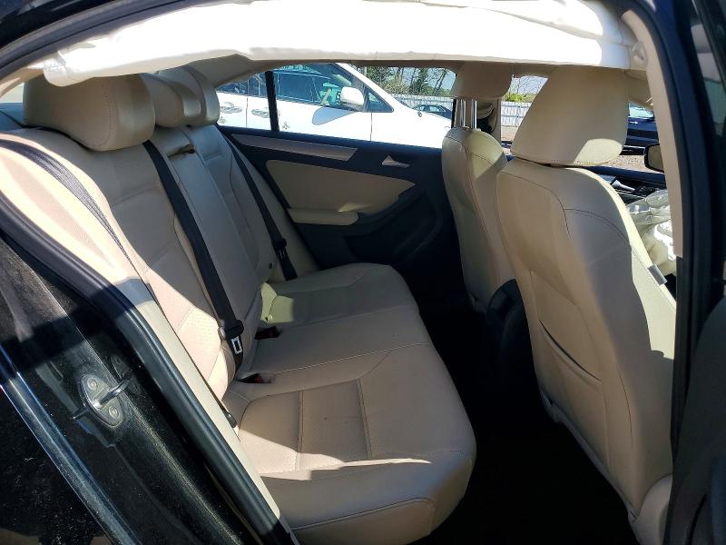52410026 :رقم المزاد ، 3VWDB7AJ4HM250181 vin ، 2017 Volkswagen Jetta مزاد بيع