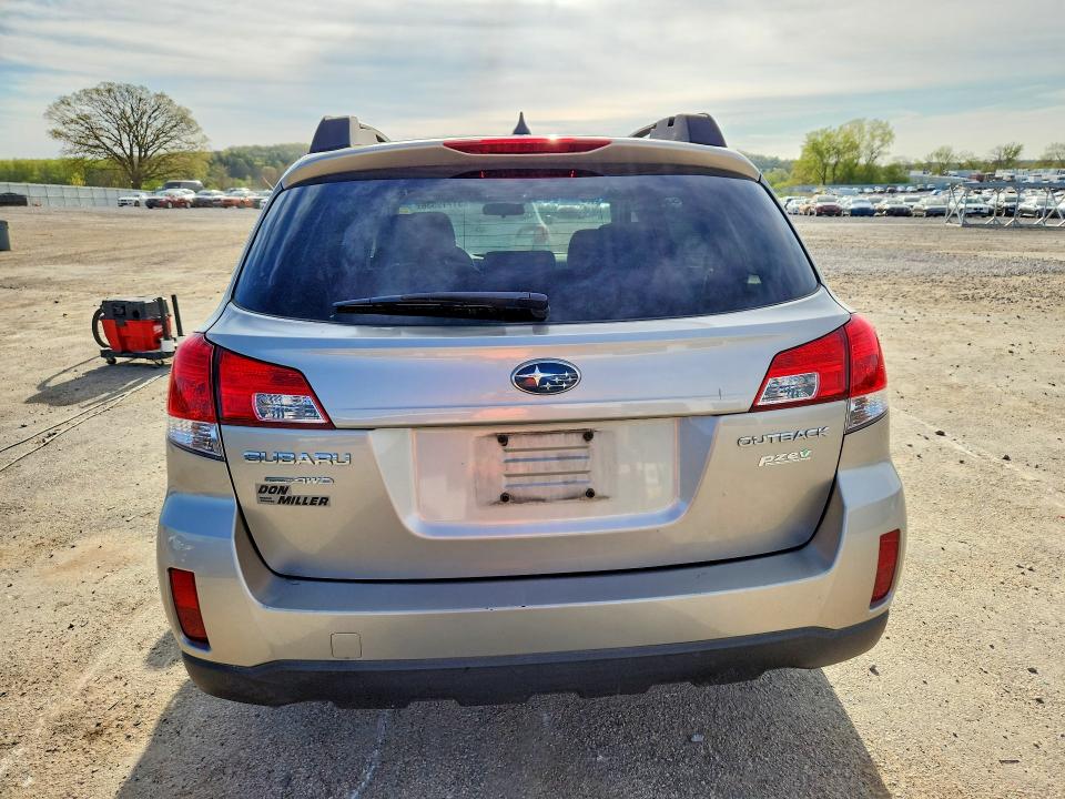 2014 Subaru Outback მანქანა იყიდება აუქციონზე, vin: 4S4BRBCC0E3289561, აუქციონის ნომერი: 51719536