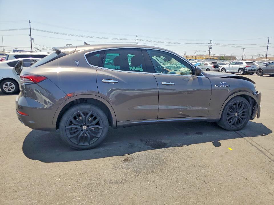 2022 Maserati Levante მანქანა იყიდება აუქციონზე, vin: ZN661XUAXNX393408, აუქციონის ნომერი: 51870096