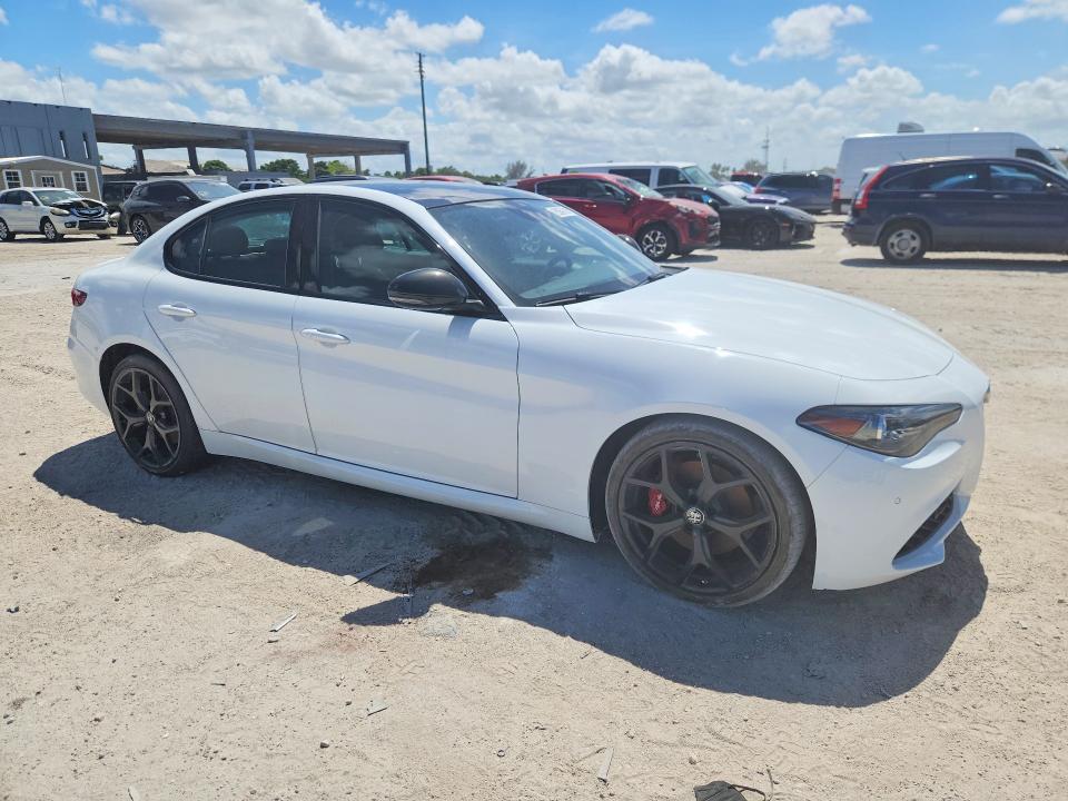 53759826 :رقم المزاد ، ZARFAMBNXK7616036 vin ، 2019 Alfa Romeo Giulia مزاد بيع