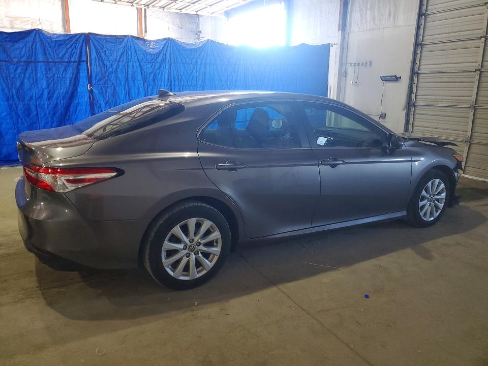 53237236 :رقم المزاد ، 4T1C11BK4LU017438 vin ، 2020 Toyota Camry مزاد بيع