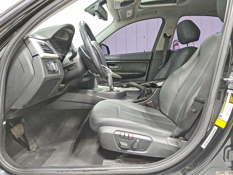 51572596 :رقم المزاد ، WBA3B1G51ENS77634 vin ، 2014 Bmw 320 مزاد بيع